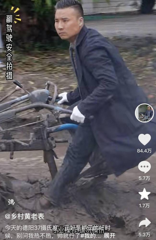 男子穿西装犁地被指损坏农田